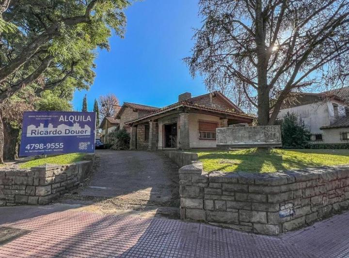 Local comercial · 1800m²