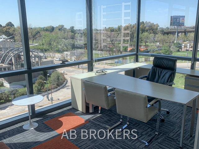 Oficina comercial · 217m² · 4 Ambientes · 2 Cocheras