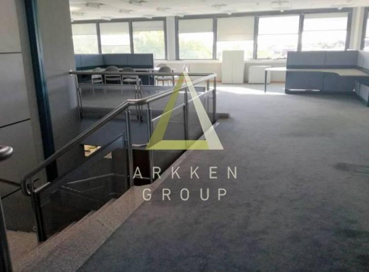 Oficina comercial · 1600m² · 36 Cocheras