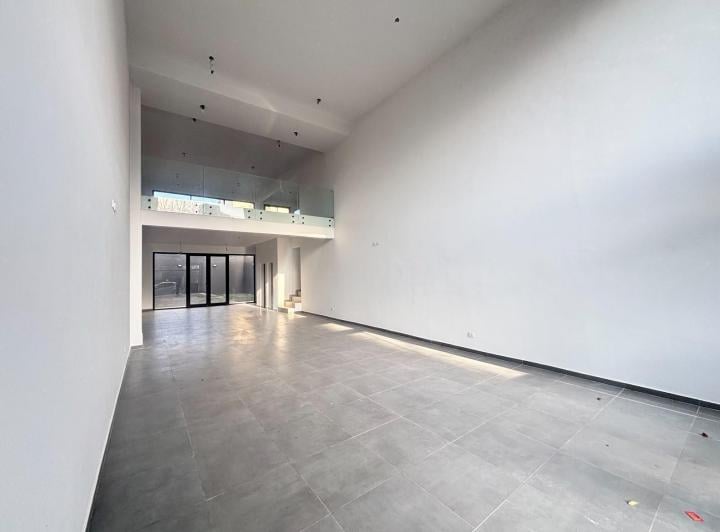 Local comercial · 200m²