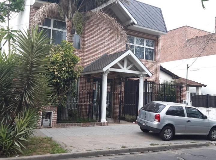 Edificio · 375m² · 11 Ambientes · 6 Cocheras
