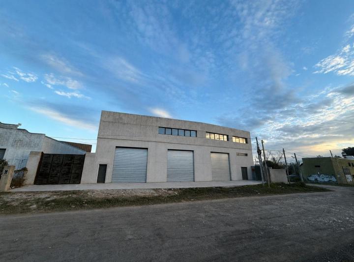 Local comercial · 800m² · 2 Ambientes · 5 Cocheras