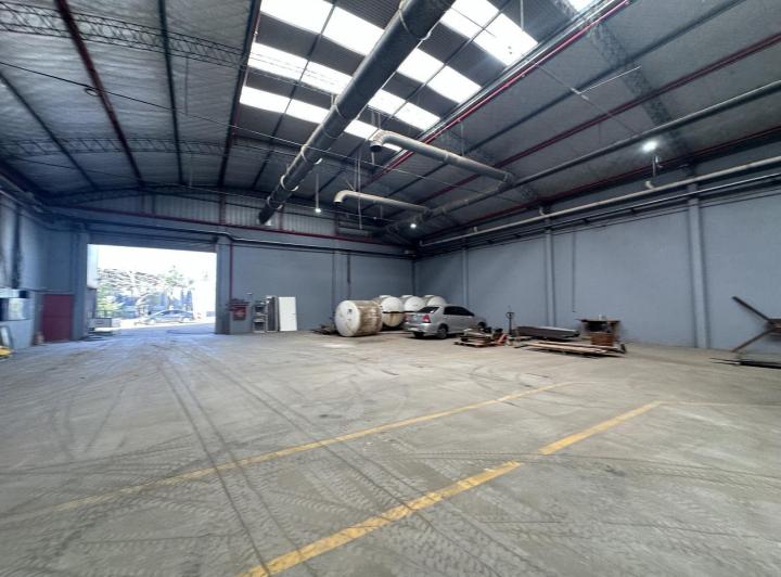 Depósito · 1600m²