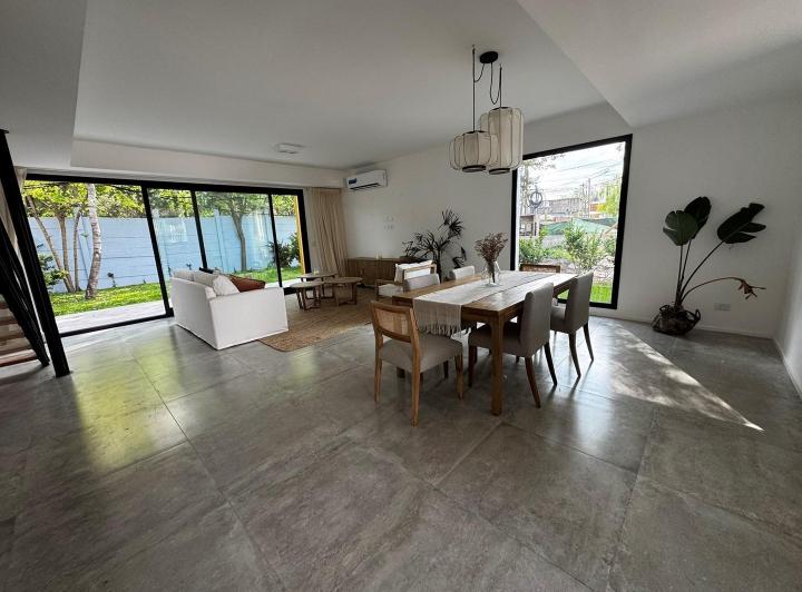 Casa · 145m² · 4 Ambientes · 2 Cocheras