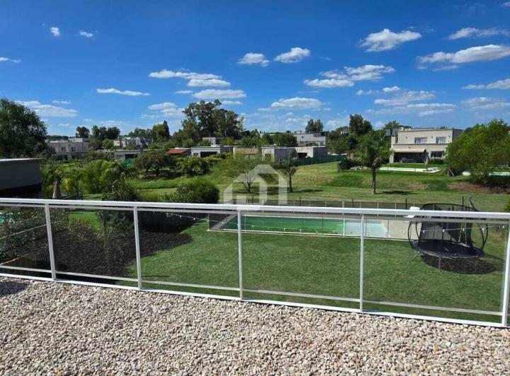 Casa · 154m² · 5 Ambientes · 3 Cocheras