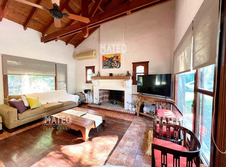 Casa · 1m² · 4 Ambientes