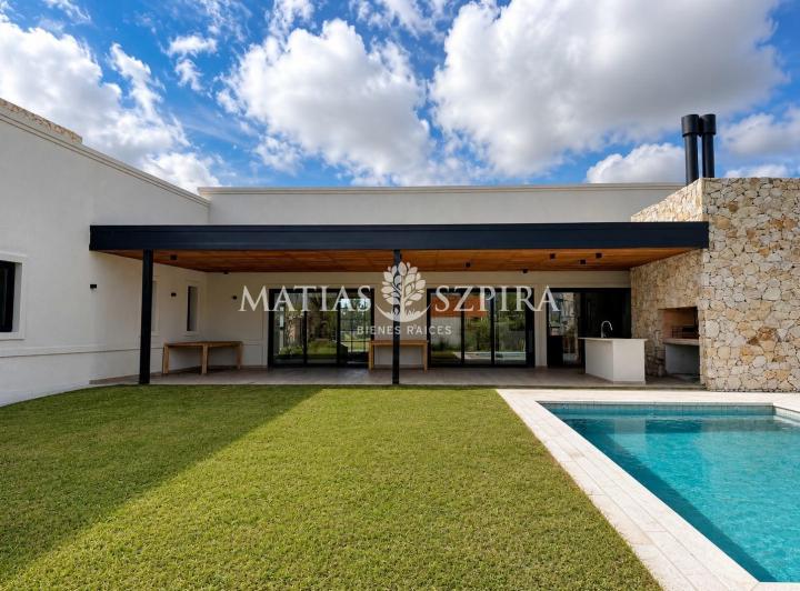 Casa · 241m² · 5 Ambientes