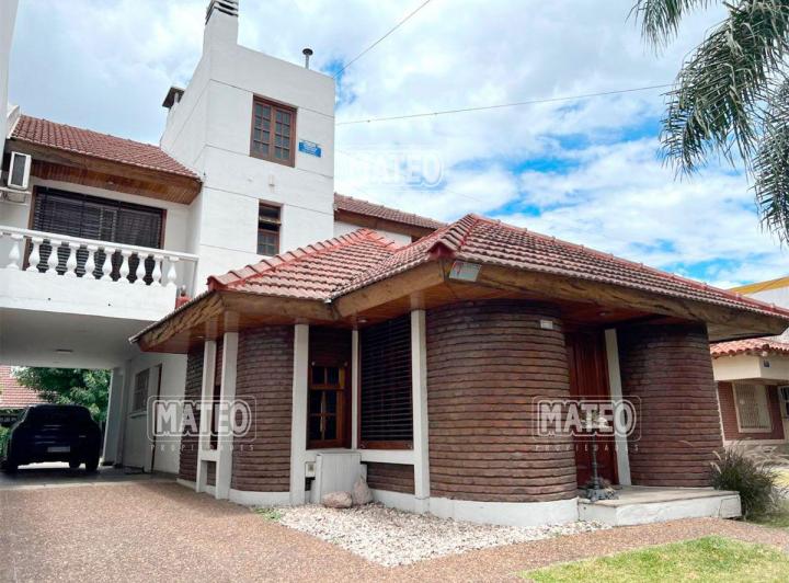 Casa · 1m² · 6 Ambientes · 1 Cochera