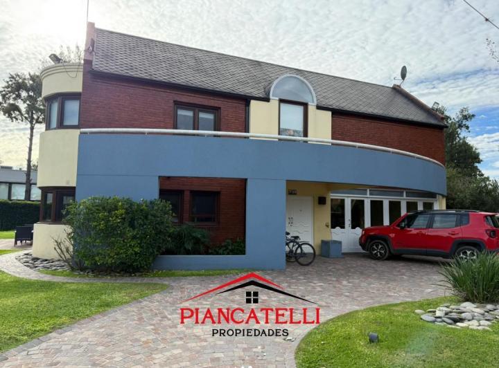Casa · 358m² · 7 Ambientes · 3 Cocheras