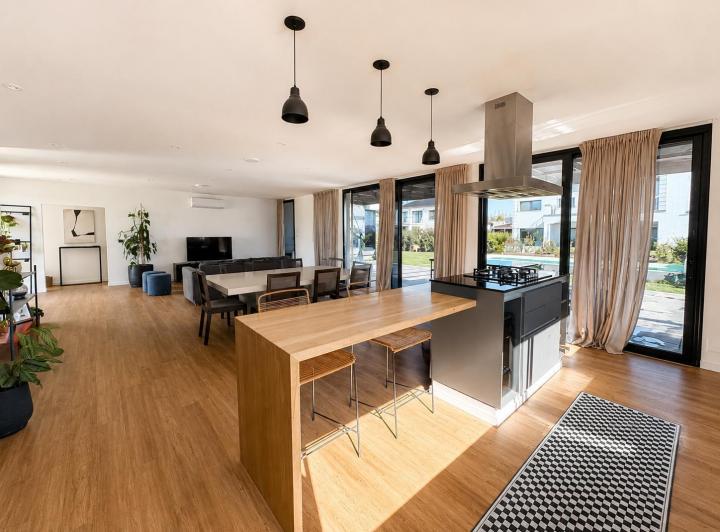 Casa · 195m² · 4 Ambientes · 3 Cocheras