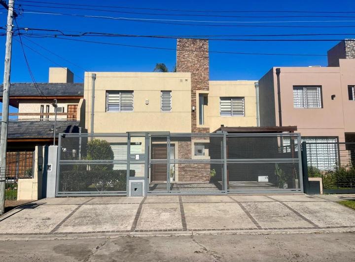 Casa · 150m² · 4 Ambientes · 2 Cocheras