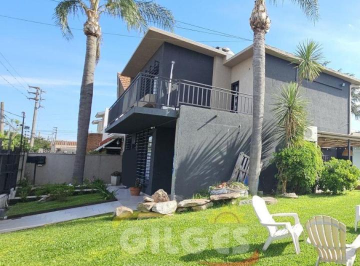 Casa · 200m² · 4 Ambientes · 1 Cochera