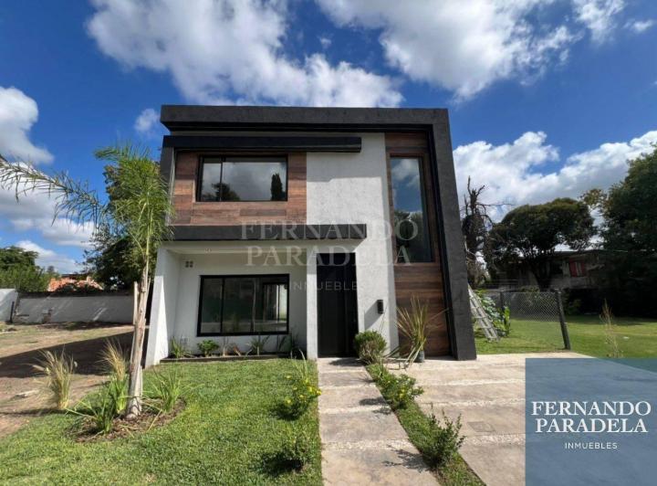 Casa · 130m² · 4 Ambientes · 2 Cocheras