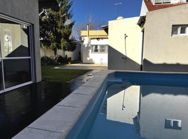 Casa · 160m² · 4 Ambientes · 1 Cochera
