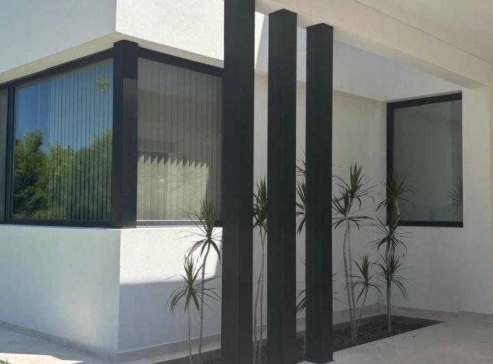 Casa · 400m² · 6 Ambientes · 6 Cocheras