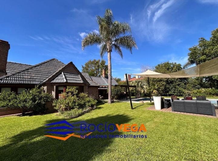 Casa · 240m² · 4 Ambientes · 1 Cochera