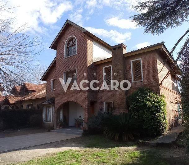 Casa · 245m² · 7 Ambientes · 5 Cocheras