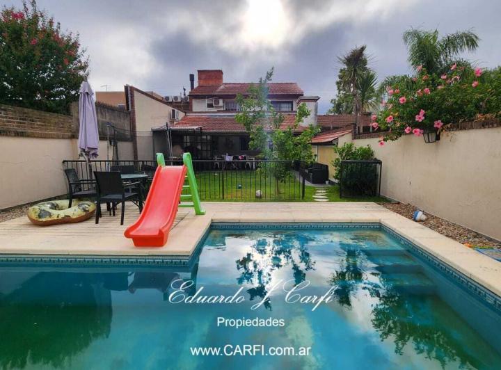 Casa · 236m² · 4 Ambientes · 2 Cocheras