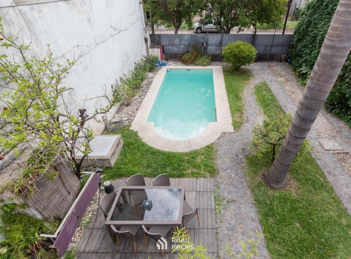 Casa · 220m² · 5 Ambientes · 3 Cocheras