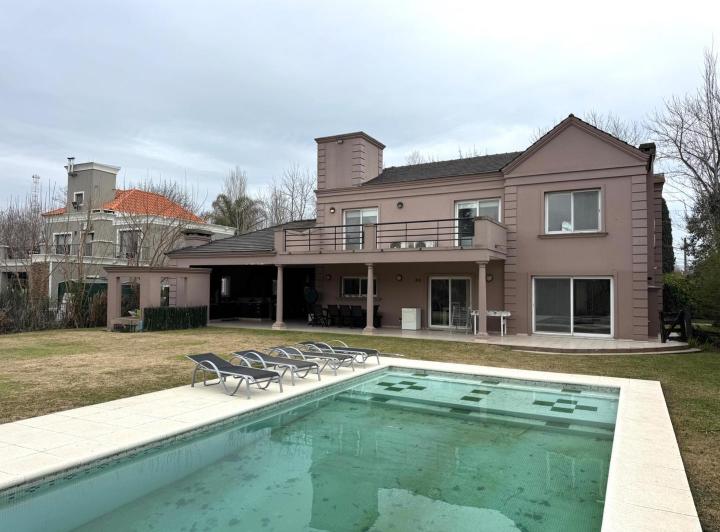 Casa · 280m² · 5 Ambientes · 5 Cocheras