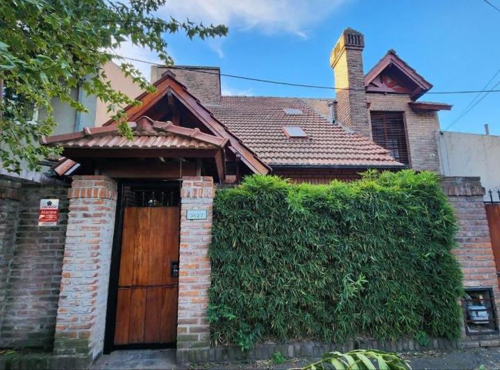 Casa · 300m² · 4 Ambientes · 1 Cochera