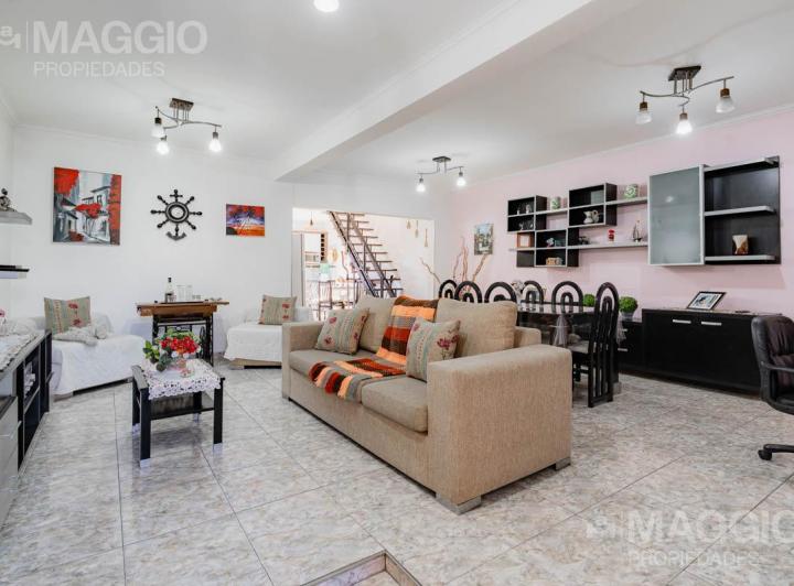 Casa · 220m² · 3 Ambientes · 1 Cochera