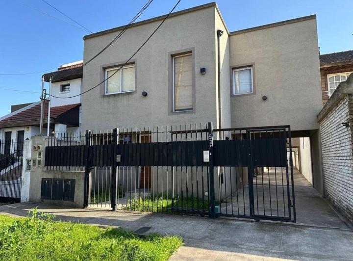 Casa · 85m² · 4 Ambientes · 2 Cocheras