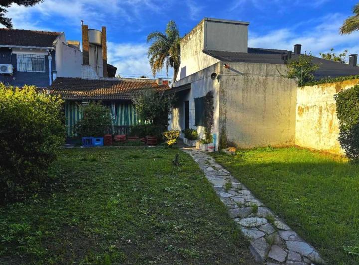 Casa · 205m² · 4 Ambientes · 2 Cocheras