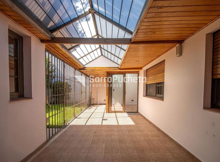 Casa · 200m² · 5 Ambientes · 2 Cocheras