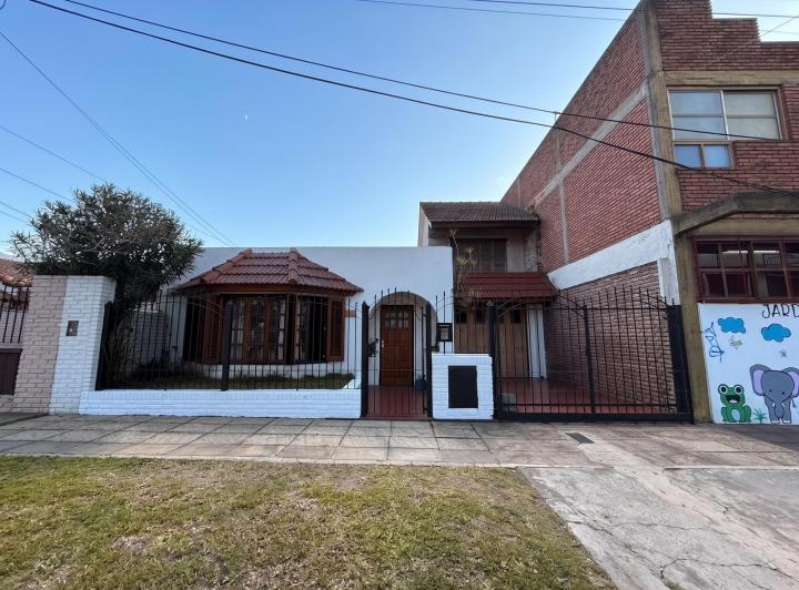 Casa · 275m² · 4 Ambientes · 3 Cocheras