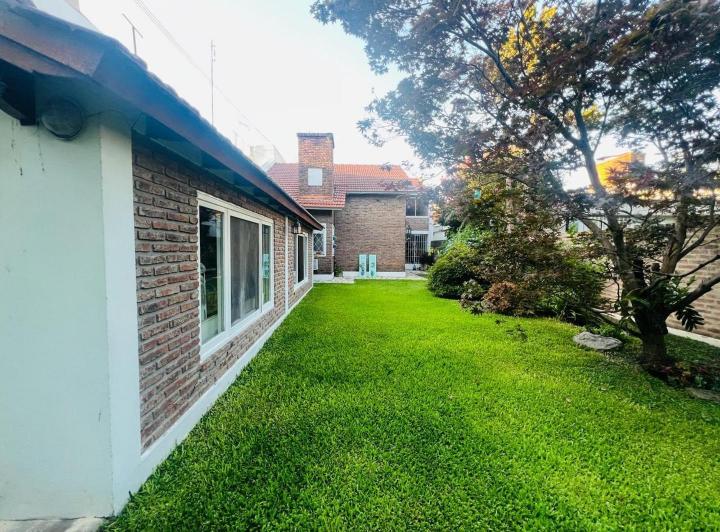 Casa · 176m² · 4 Ambientes · 2 Cocheras