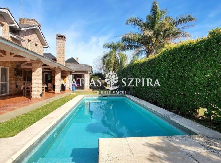 Casa · 270m² · 5 Ambientes · 2 Cocheras