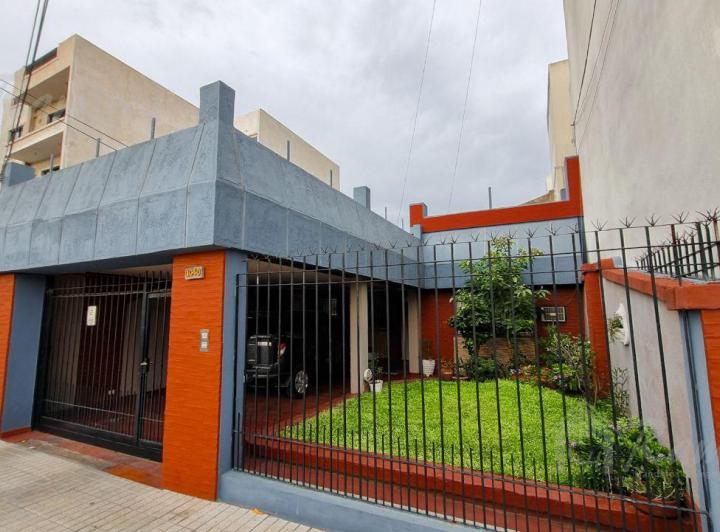 Casa · 250m² · 9 Ambientes · 2 Cocheras