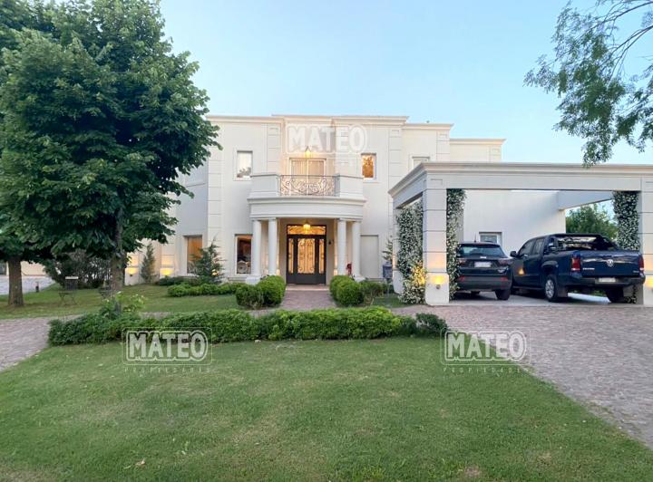 Casa · 333m² · 7 Ambientes · 2 Cocheras