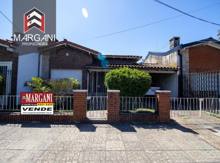 Casa · 110m² · 3 Ambientes · 2 Cocheras