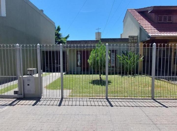 Casa · 180m² · 5 Ambientes · 2 Cocheras