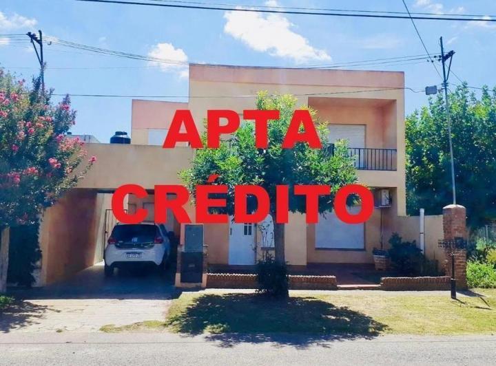 Casa · 400m² · 5 Ambientes · 2 Cocheras