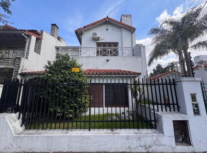 Casa · 250m² · 6 Ambientes · 1 Cochera