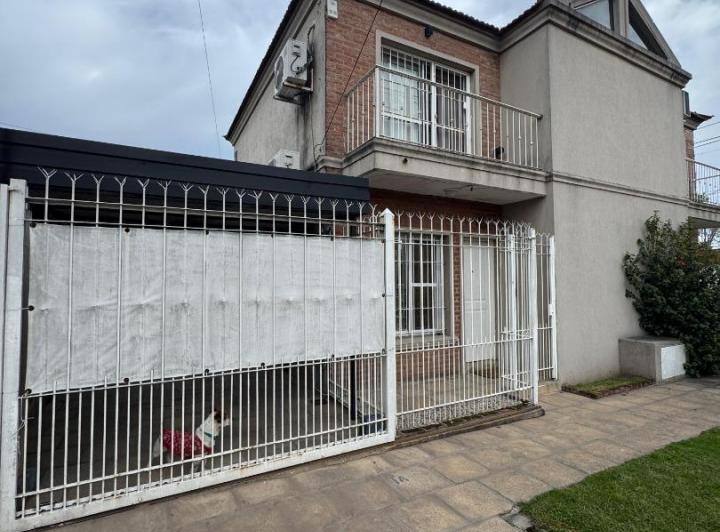 Casa · 90m² · 3 Ambientes · 2 Cocheras