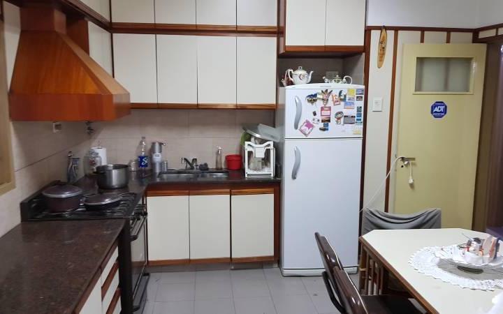 Casa · 200m² · 2 Dormitorios · 1 Cochera