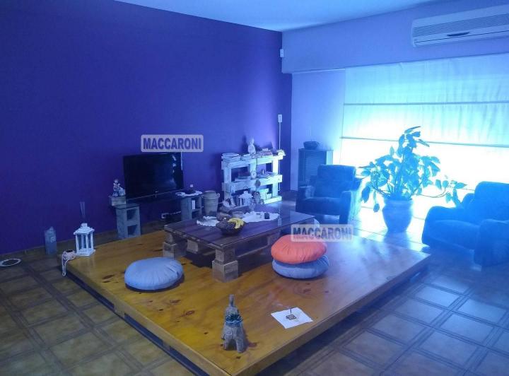 Casa · 285m² · 3 Ambientes · 1 Cochera