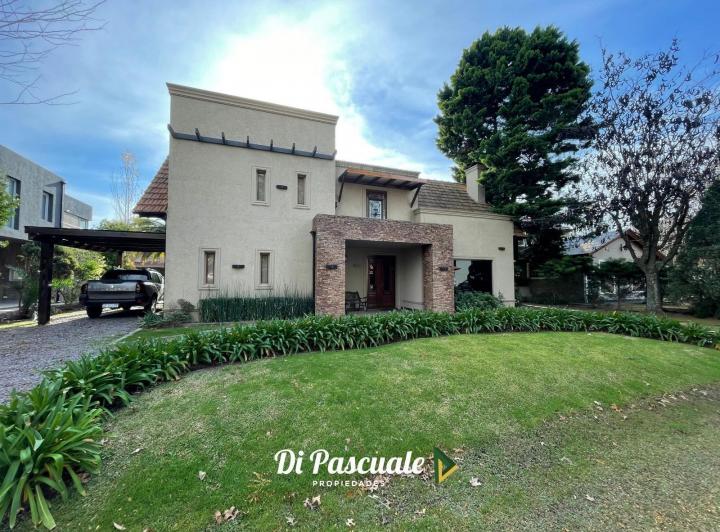 Casa · 190m² · 6 Ambientes · 2 Cocheras
