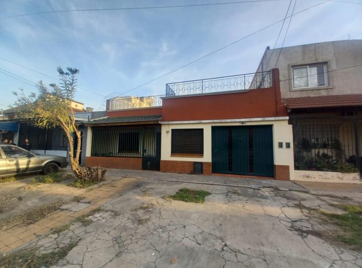 Casa · 232m² · 3 Ambientes · 1 Cochera