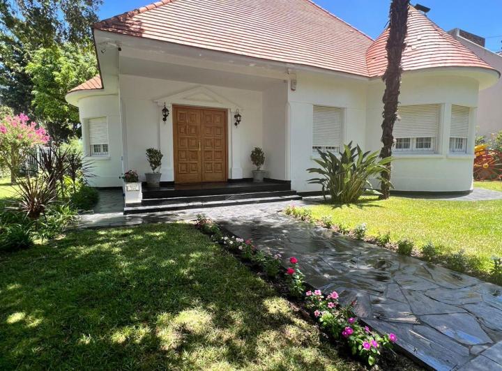 Casa · 340m² · 5 Ambientes · 5 Cocheras