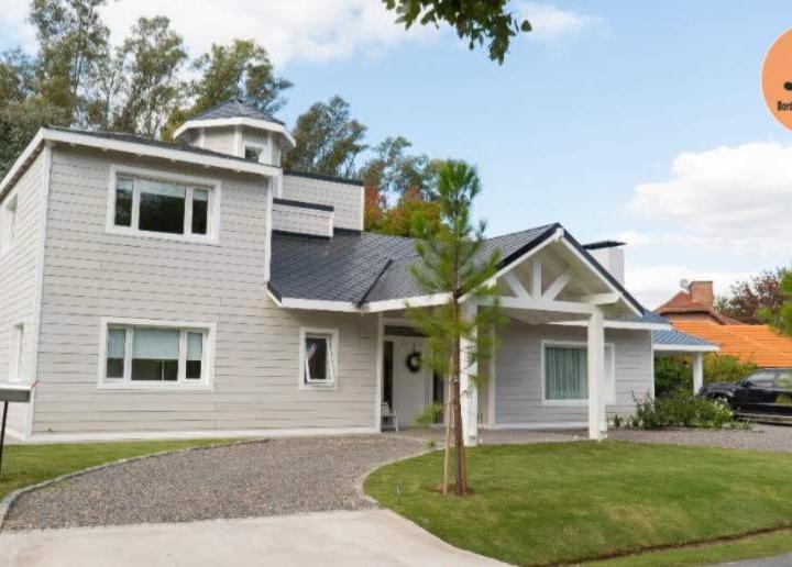 Casa · 230m² · 5 Ambientes · 2 Cocheras