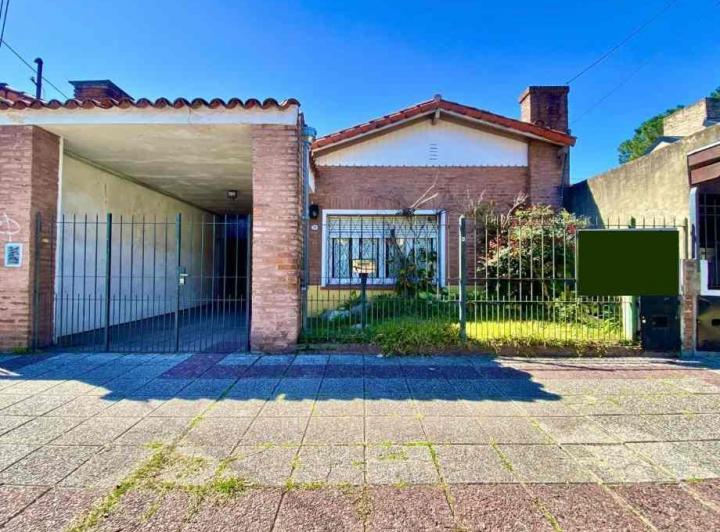 Casa · 160m² · 4 Ambientes · 1 Cochera