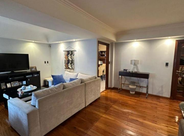 Casa · 250m² · 5 Ambientes · 2 Cocheras