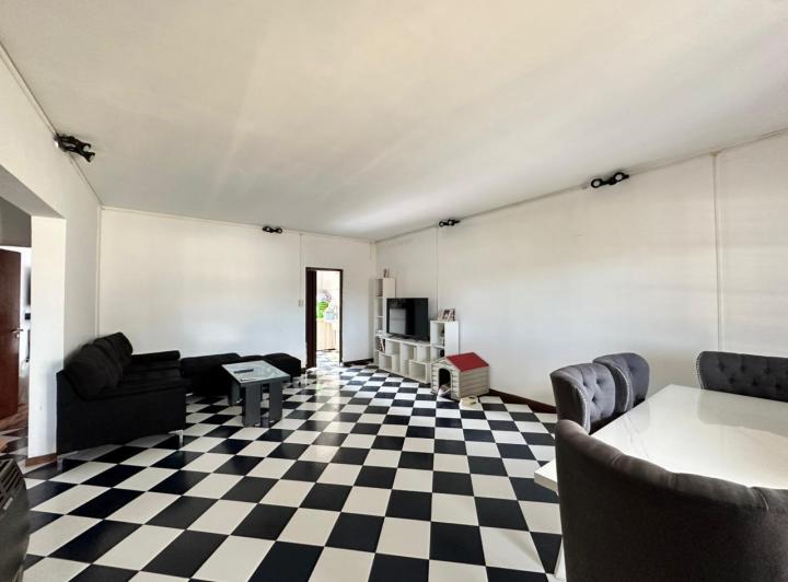 Casa · 200m² · 6 Ambientes · 2 Cocheras