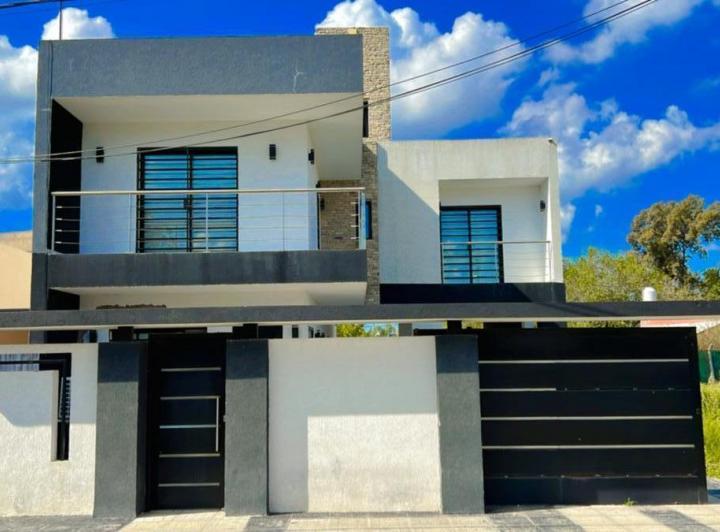 Casa · 154m² · 5 Ambientes · 3 Cocheras