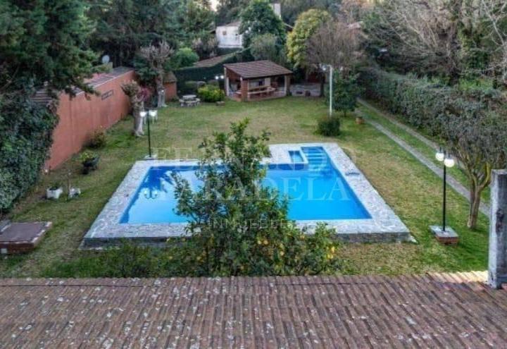 Casa · 120m² · 3 Ambientes · 5 Cocheras